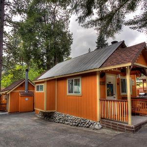 Sleepy Hollow Cabins & Hotel